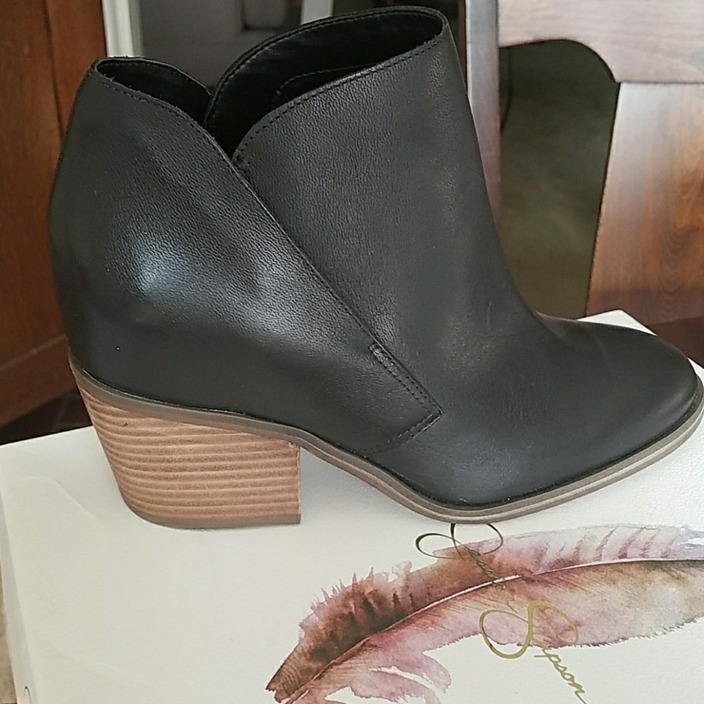 Jessica Simpson black leather booties 9M